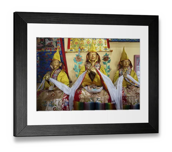 Framed Print : Holy statues holding prayer shawls
