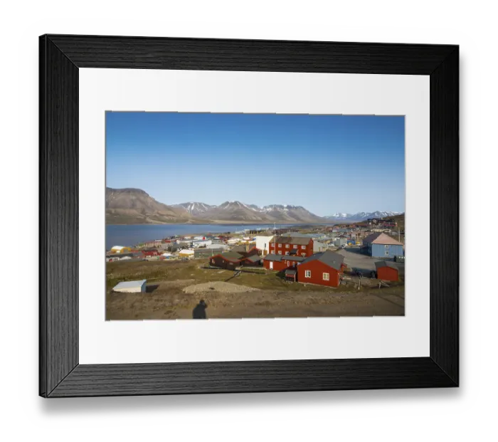 Framed Print : View over Longyearbyen, capital of Spitsbergen