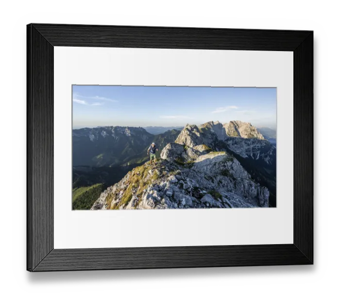 Framed Print : Mountaineers at the summit of the Scheffauer in the atmospheric evening light