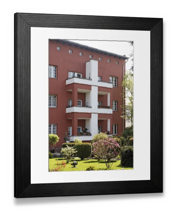 Framed Print : The red front of the Hufeisensiedlung (Fritz-Reuter-Allee) Framed Print : The red front of the Hufeisensiedlung (Fritz-Reuter-Allee)