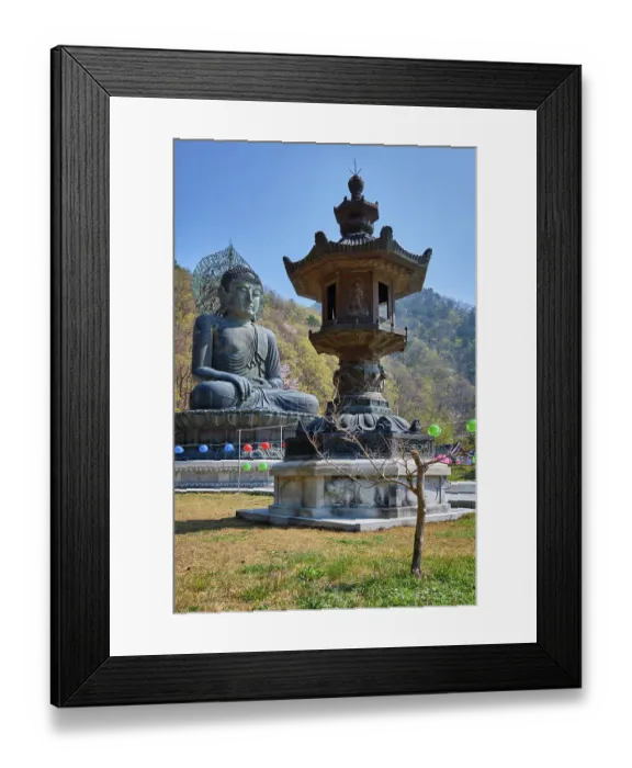 Framed Print : SEORAKSA, SOUTH KOREA, APRIL 15 Framed Print : SEORAKSA, SOUTH KOREA, APRIL 15