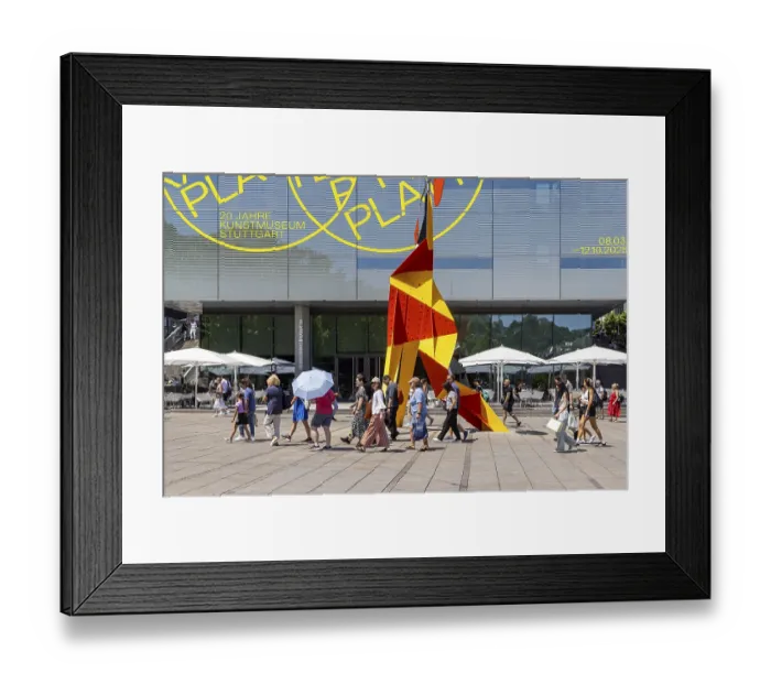Framed Print : Crinkly avec disque rouge from 1973