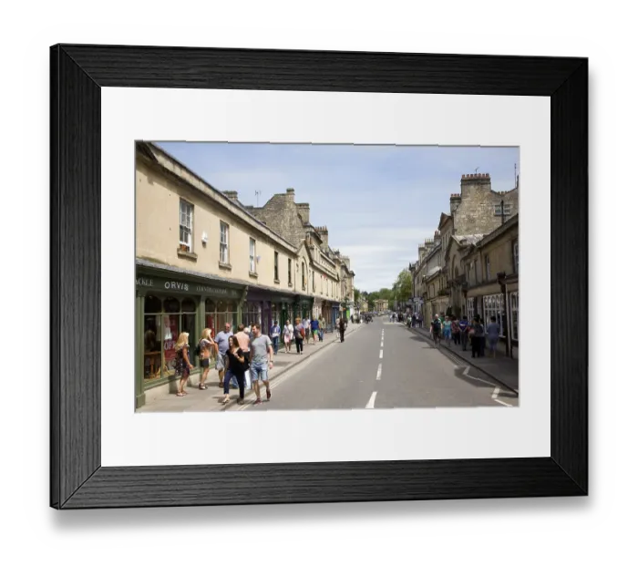 Framed Print : People shopping at shops on Pulteney Bridge Framed Print : People shopping at shops on Pulteney Bridge