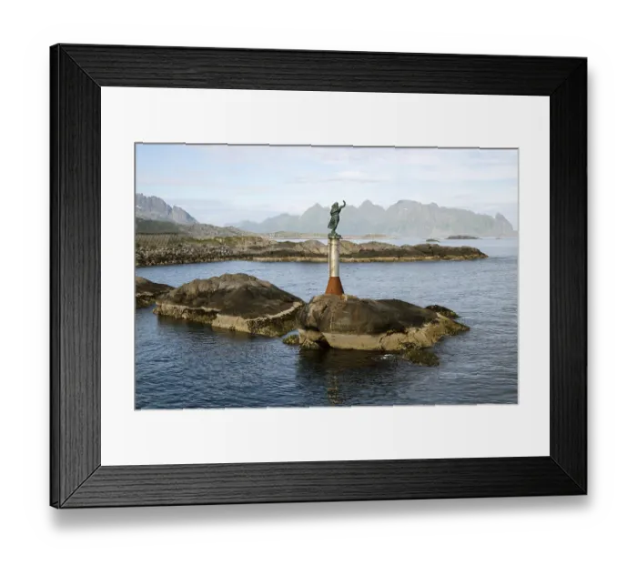Framed Print : Fisherman's wife statue at harbour entrance Framed Print : Fisherman's wife statue at harbour entrance