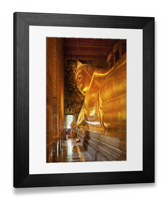 Framed Print : Reclining Buddha gold statue. Wat Pho