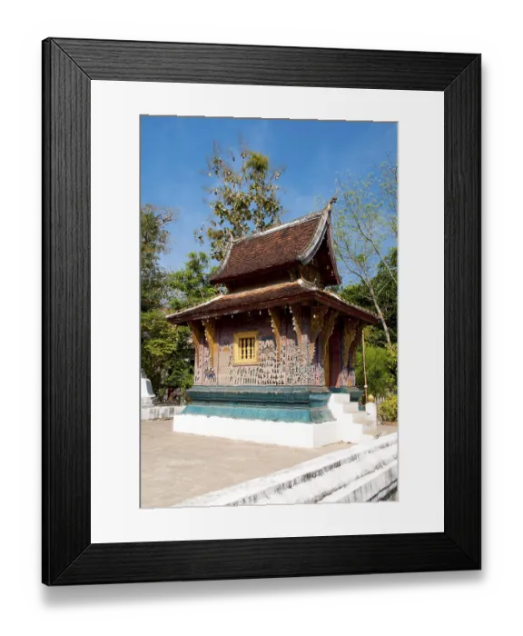 Framed Print : Wat Xieng Thong (Golden City Temple) with its low sweeping roofs epitomising the classic Luang Prabang style