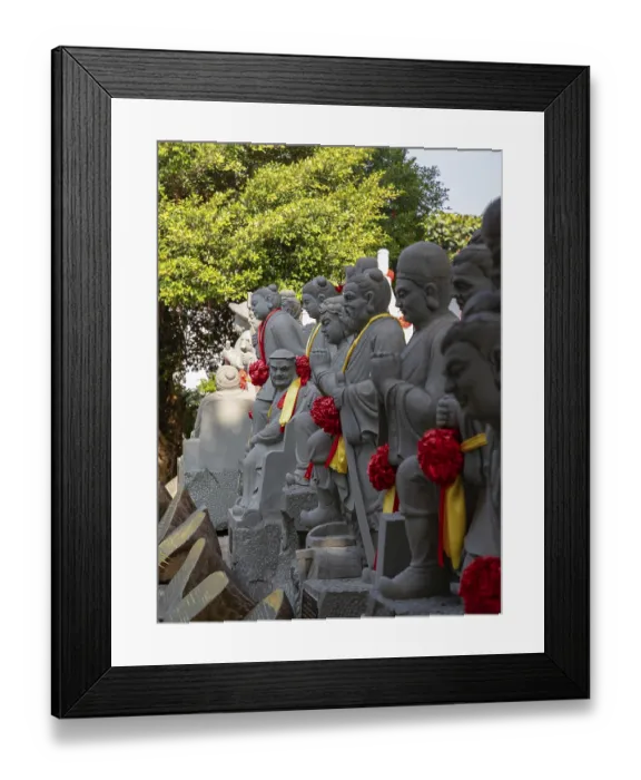 Framed Print : A picture of stone statues at the Thean Hou Temple