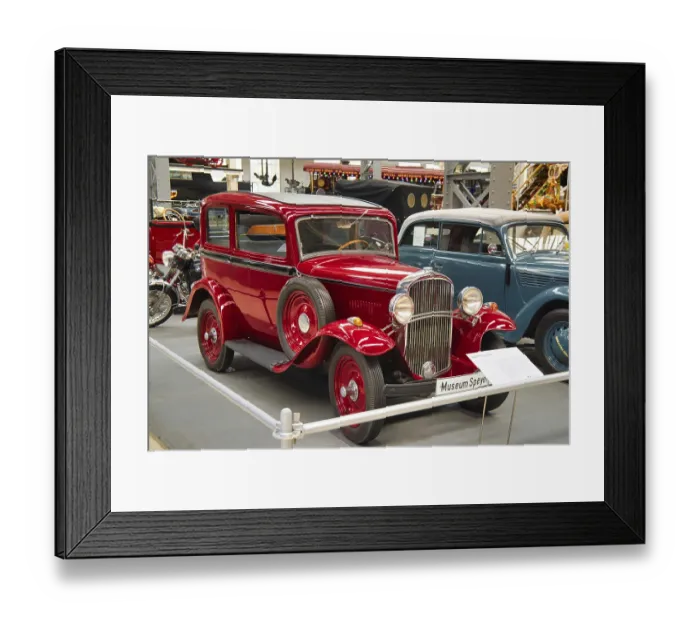Framed Print : SPEYER, DEUTSCHLAND - OKTOBER 2022: rot OPEL 1