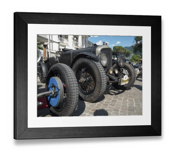 Framed Print : Side front view of the Bentley 4 Framed Print : Side front view of the Bentley 4
