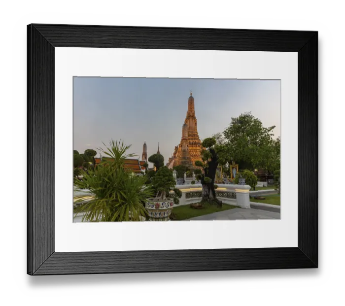 Framed Print : A picture of the Wat Arun Temple, at sunset Framed Print : A picture of the Wat Arun Temple, at sunset