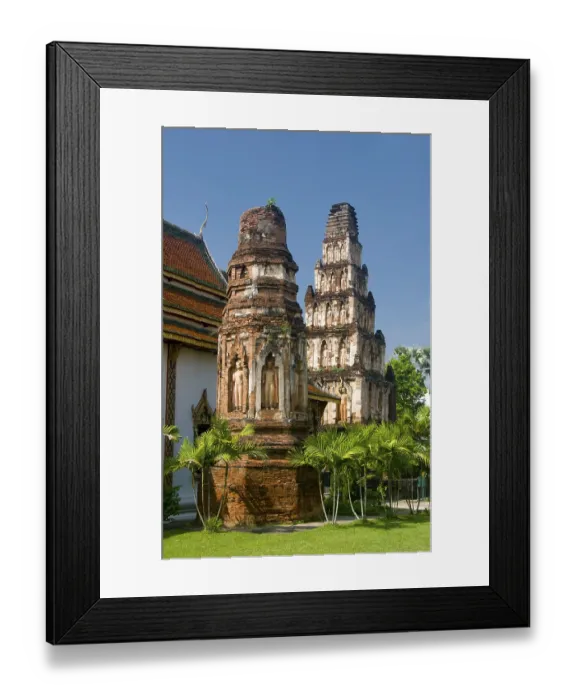 Framed Print : Wat Chamathewi (Chama Thewi or Chamadevi) or Wat Kukut (Temple of the Broken Reliquary) as it is also known