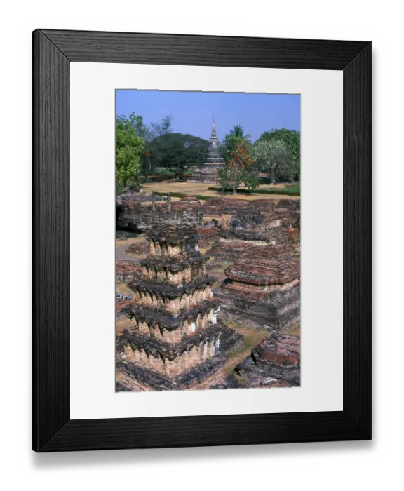 Framed Print : Wat Mahathat was founded in the 13th century by King Intharathit (c) Framed Print : Wat Mahathat was founded in the 13th century by King Intharathit (c)