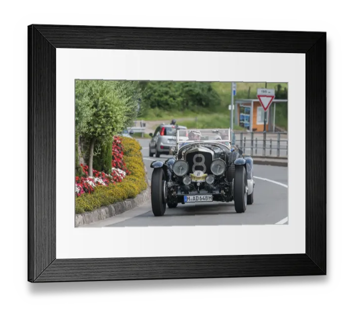 Framed Print : Frontal view of the Bentley Special Speed 8 with start number 21