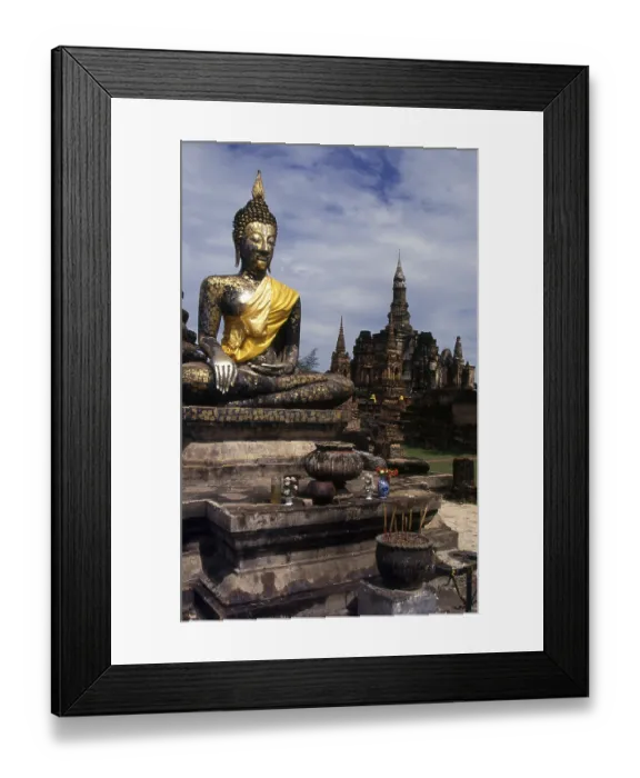 Framed Print : Wat Mahathat was founded in the 13th century by King Intharathit (c) Framed Print : Wat Mahathat was founded in the 13th century by King Intharathit (c)