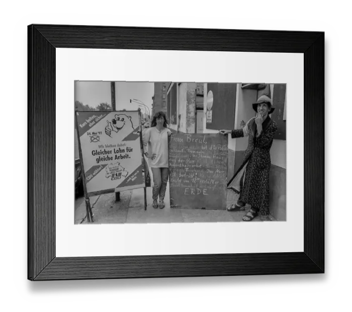 Framed Print : Germany, Berlin, 06.05.1992, the fool in front of the Treuhand