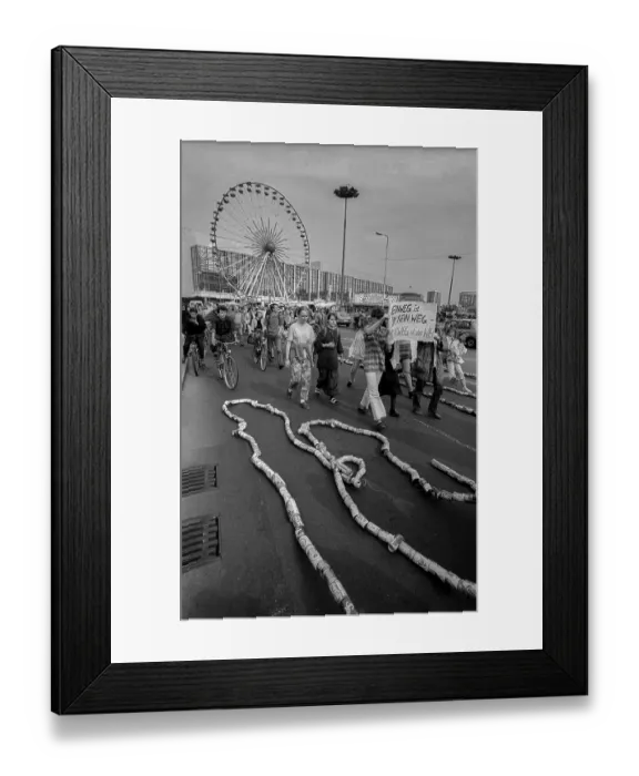 Framed Print : Germany, Berlin, 06.05.1992, Tote Dose