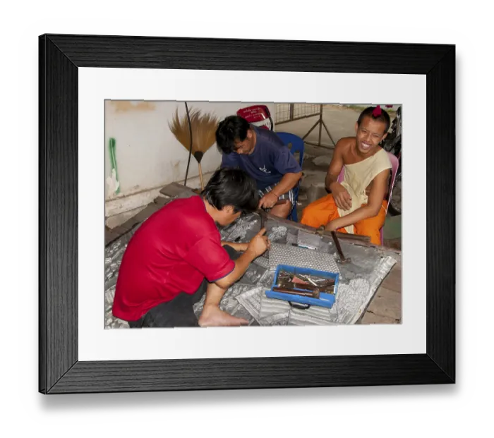 Framed Print : The old silversmiths quarter centred on Baan Wua Lai (Spotted Cow Village)