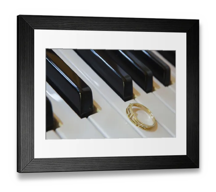 Framed Print : The riglet on the pianio Framed Print : The riglet on the pianio