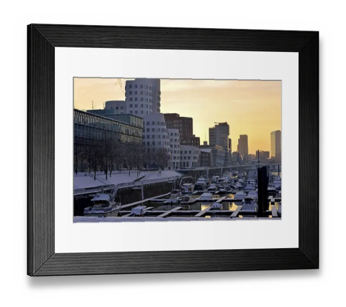 Framed Print : It is a prime example of professional urban development: Duesseldorf's Media Harbour