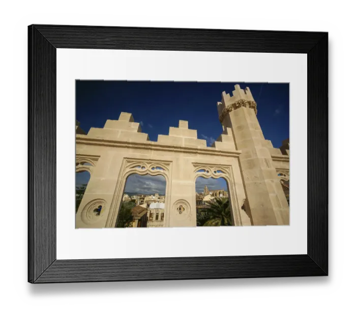 Framed Print : Blick und gotische Architektur von der Terrasse des Fischmarktes von Palma