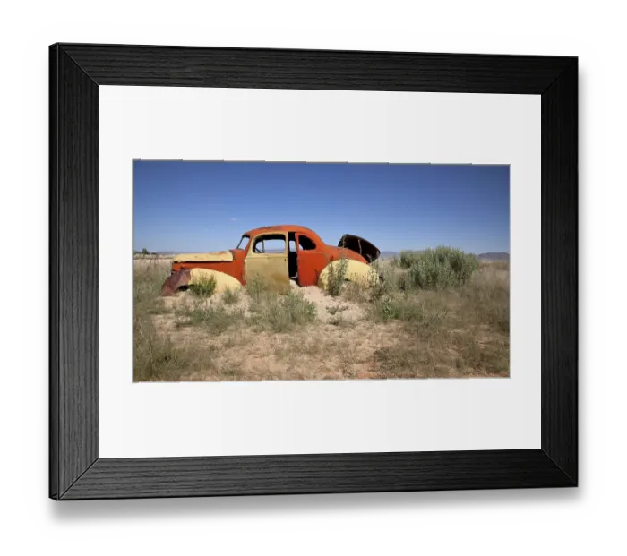 Framed Print : Oldtimer im Sand