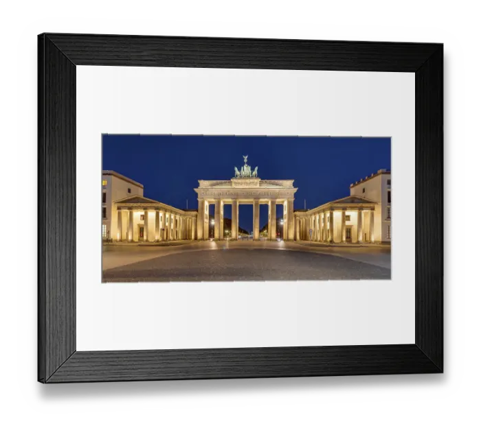 Framed Print : Panorama of the Brandenburg Gate in Berlin by night Framed Print : Panorama of the Brandenburg Gate in Berlin by night