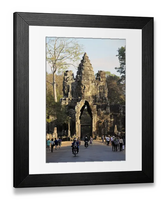 Framed Print : Gopuram, south gate of Angkor Thom with the face of Bodhisattva Lokeshvara carved in stone