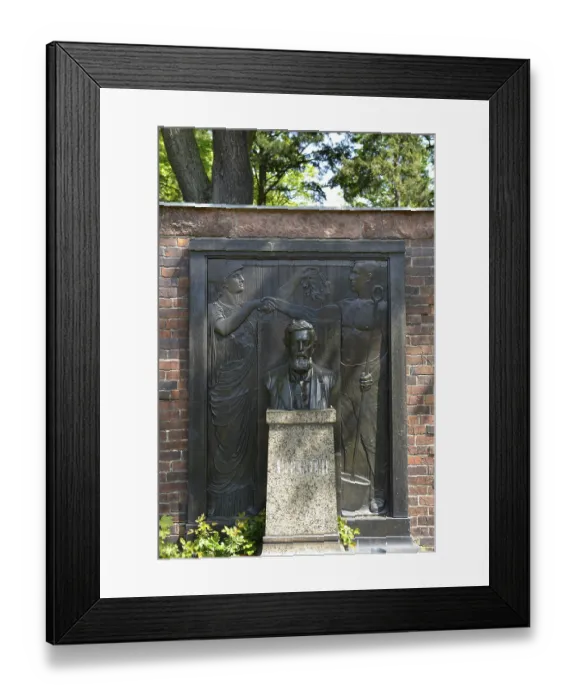 Framed Print : Grave, Wilhelm Liebknecht, Socialist Memorial
