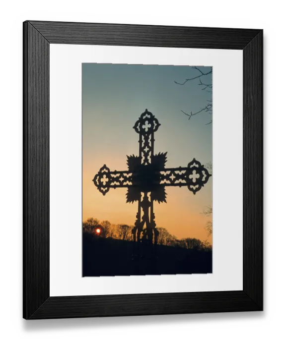 Framed Print : Iron grave cross, old cemetery in Weilburg, Hesse