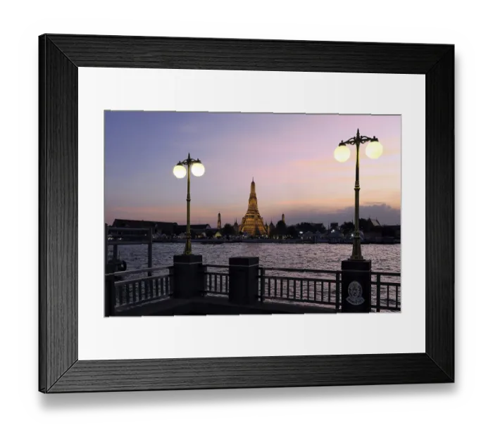 Framed Print : Wat Arun, Temple of Dawn, illuminated in the evening