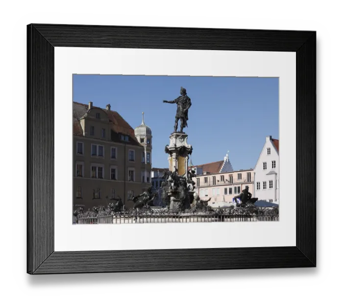 Framed Print : Augustusbrunnen fountain on the town hall square
