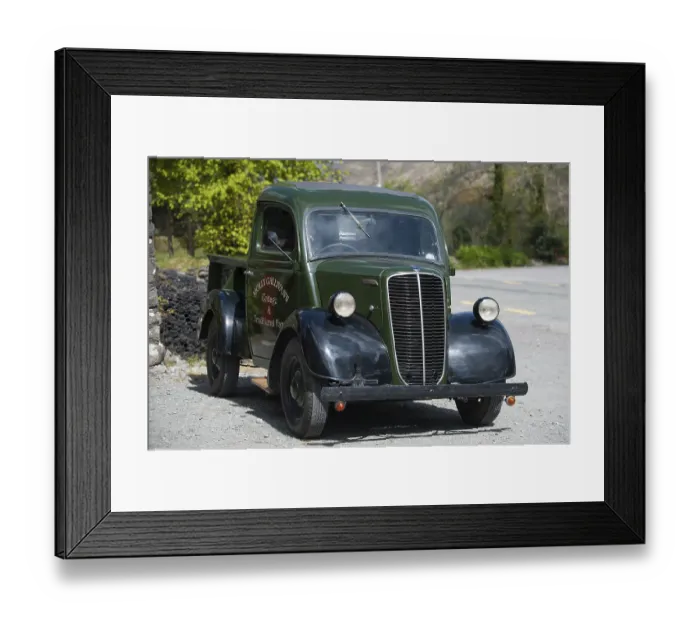 Framed Print : Vintage car at Caha Pass at Molly Gallivan's cottage