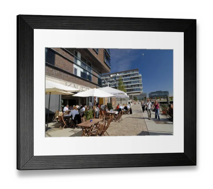 Framed Print : Outside gastronomy at the Dalmannkai-Promenade at the Kaiserkai (quay) in HafenCity in Hamburg Framed Print : Outside gastronomy at the Dalmannkai-Promenade at the Kaiserkai (quay) in HafenCity in Hamburg