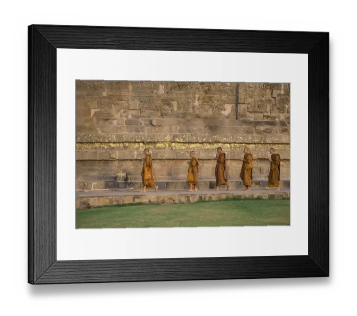 Framed Print : Praying Buddhist monks circling the Dhamekh Stupa Framed Print : Praying Buddhist monks circling the Dhamekh Stupa