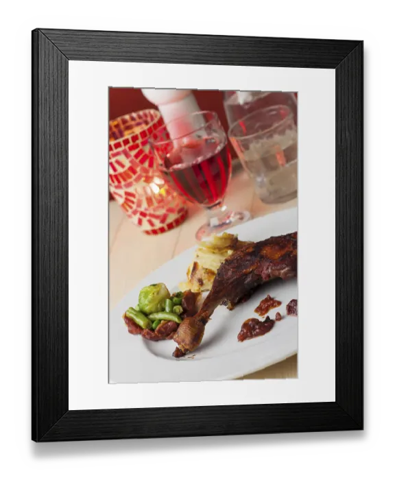 Framed Print : Gebratene Ente Bein Framed Print : Gebratene Ente Bein