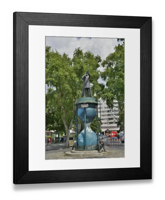 Framed Print : Monument Double Admiral, Admiralstrasse