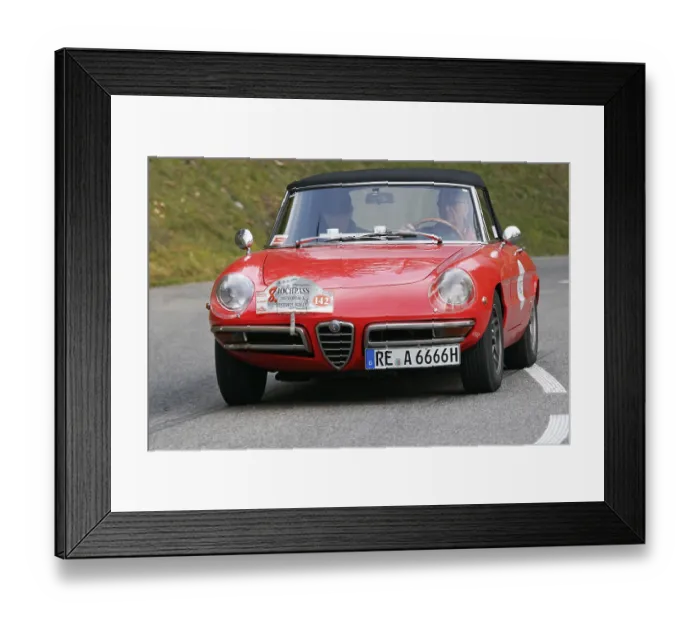 Framed Print : Alfa Romeo Duetto 1750, built 1969 Framed Print : Alfa Romeo Duetto 1750, built 1969
