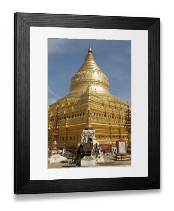 Framed Print : Shwemawdaw Pagode in Bago in Myanmar Framed Print : Shwemawdaw Pagode in Bago in Myanmar
