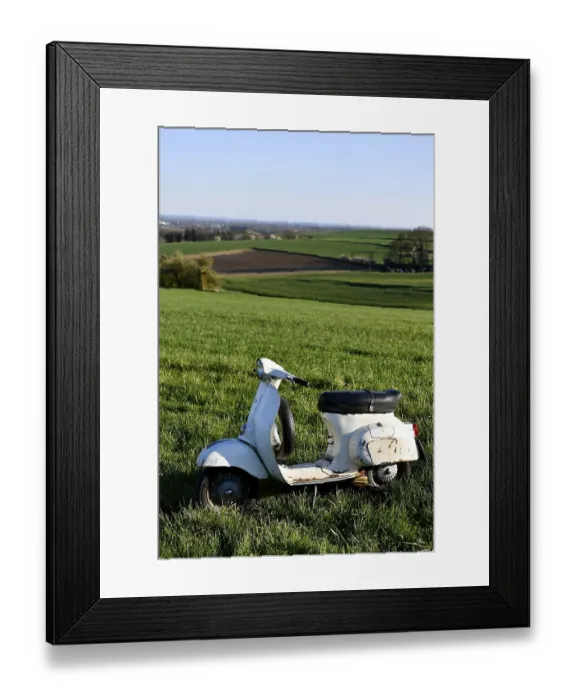 Framed Print : Vespa Primavera 125, 125 ccm, VMA 2T Framed Print : Vespa Primavera 125, 125 ccm, VMA 2T