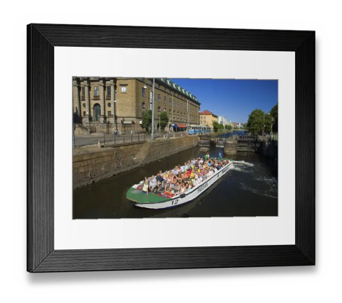 Framed Print : Excursion boat Paddan