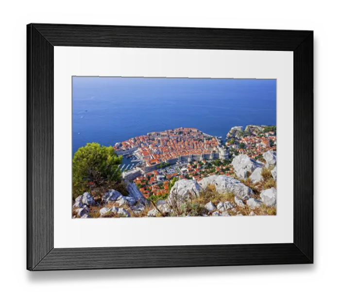 Framed Print : Dubrovnik Old Town on the Adriatic Sea in Croatia Framed Print : Dubrovnik Old Town on the Adriatic Sea in Croatia