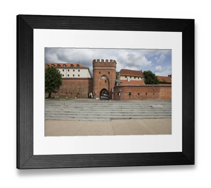 Framed Print : Torun, Poland, medieval Bridge Gate (Brama Mostowa) from 1432 and city wall