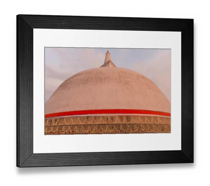 Framed Print : Ruvanvelisaya Dagoba during the Kapruka Pooja