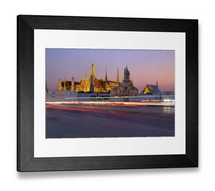 Framed Print : Illuminated royal palace Wat Phra Kaeo at dusk