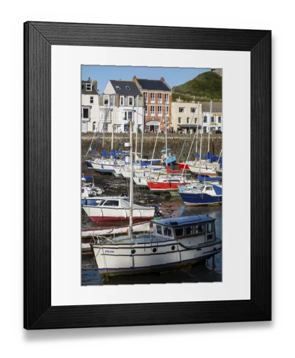 Framed Print : ILFRACOMBE, DEVON UK, OCTOBER 19 : View of the harbour at Ilfracombe in Devon on October 19