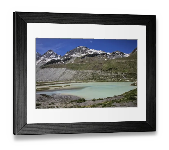 Framed Print : Mountain lake with turquoise-coloured water