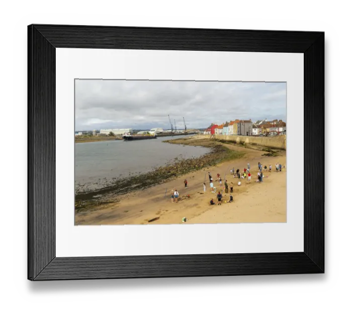 Framed Print : Children enjoying summer holiday activities on sandy beach