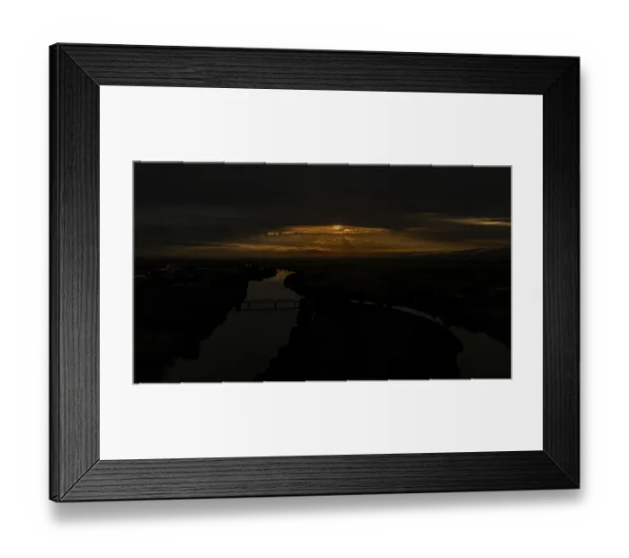 Framed Print : A breathtaking sunset colours the sky in golden and orange tones
