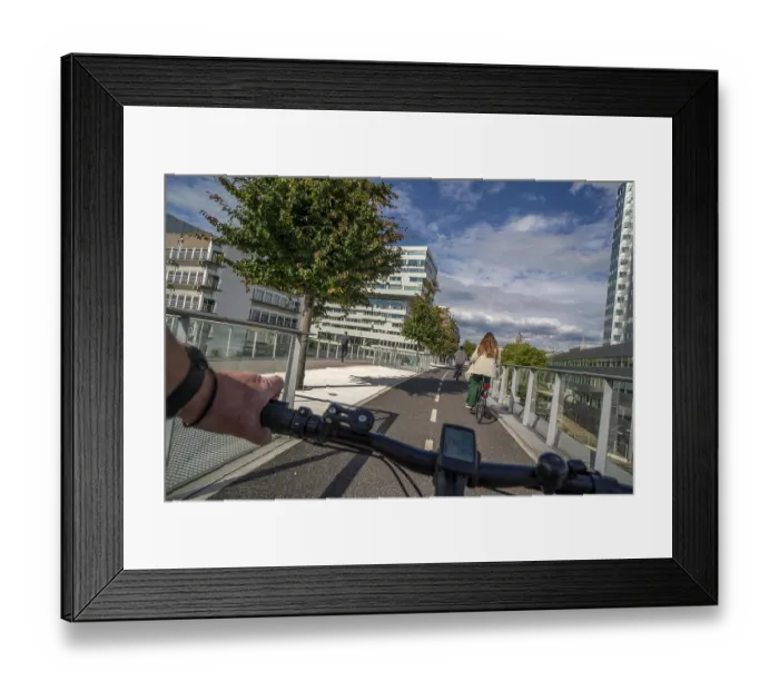 Framed Print : Cycling over the Moreelsebrug, pedestrian and cyclist bridge over the tracks of Utrecht Centraal Framed Print : Cycling over the Moreelsebrug, pedestrian and cyclist bridge over the tracks of Utrecht Centraal
