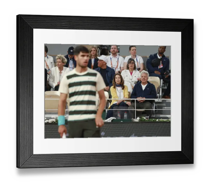 Framed Print : Actor Dustin Hoffman and his wife Lisa sitting courtside during a match of Carlos Alcaraz (in foreground) Framed Print : Actor Dustin Hoffman and his wife Lisa sitting courtside during a match of Carlos Alcaraz (in foreground)